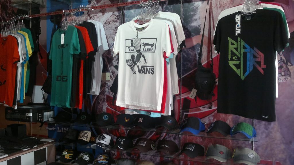 bisnis kaos